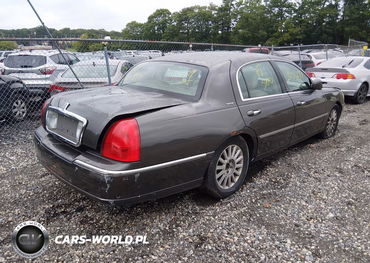 2005 Lincoln Town Car Signature VIN:1LNHM81W55Y605919 - 4