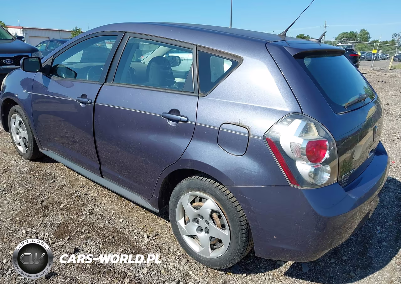 2010 Pontiac Vibe VIN:5Y2SP6E83AZ403957 - 3