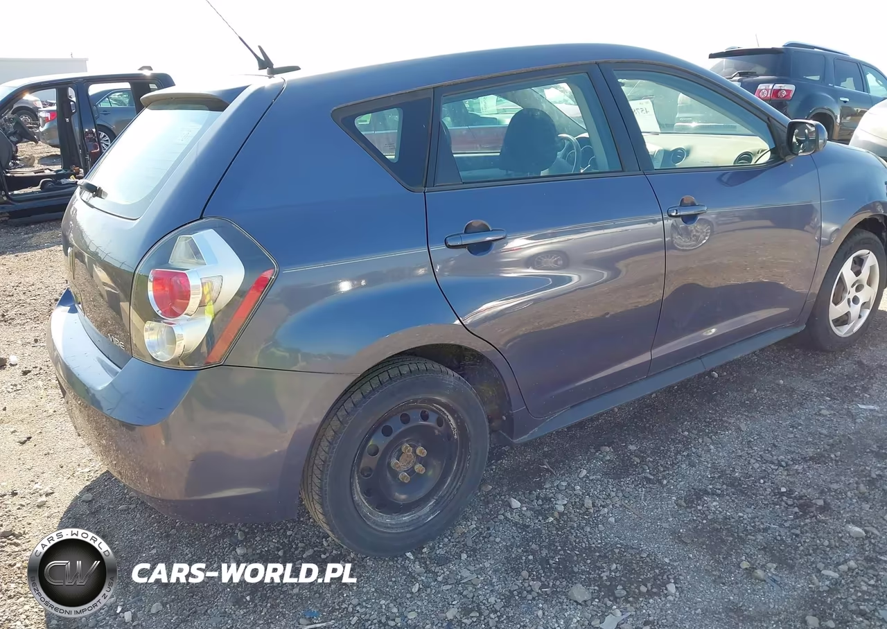 2010 Pontiac Vibe VIN:5Y2SP6E83AZ403957 - 4
