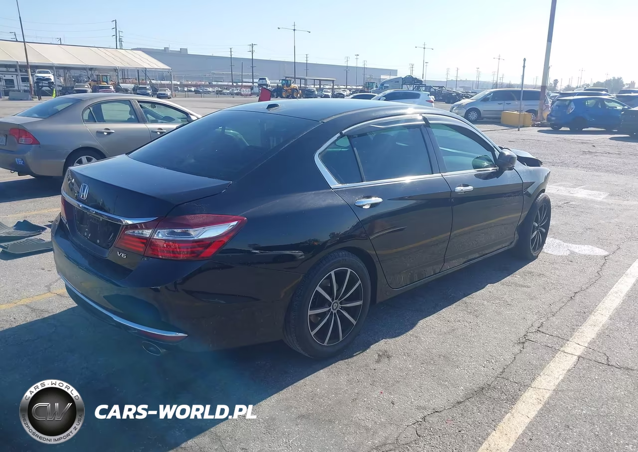 2017 Honda Accord Ex-L V6 VIN:1HGCR3F8XHA007417 - 4