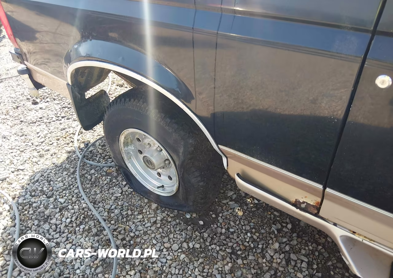 1996 Ford Bronco U100 VIN:1FMEU15H3TLA66703 - 13