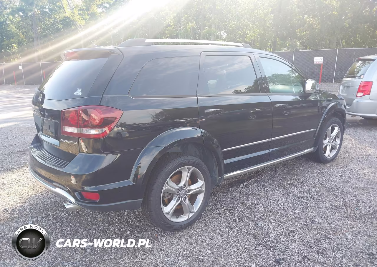 2017 Dodge Journey Crossroad VIN:3C4PDCGBXHT584174 - 4