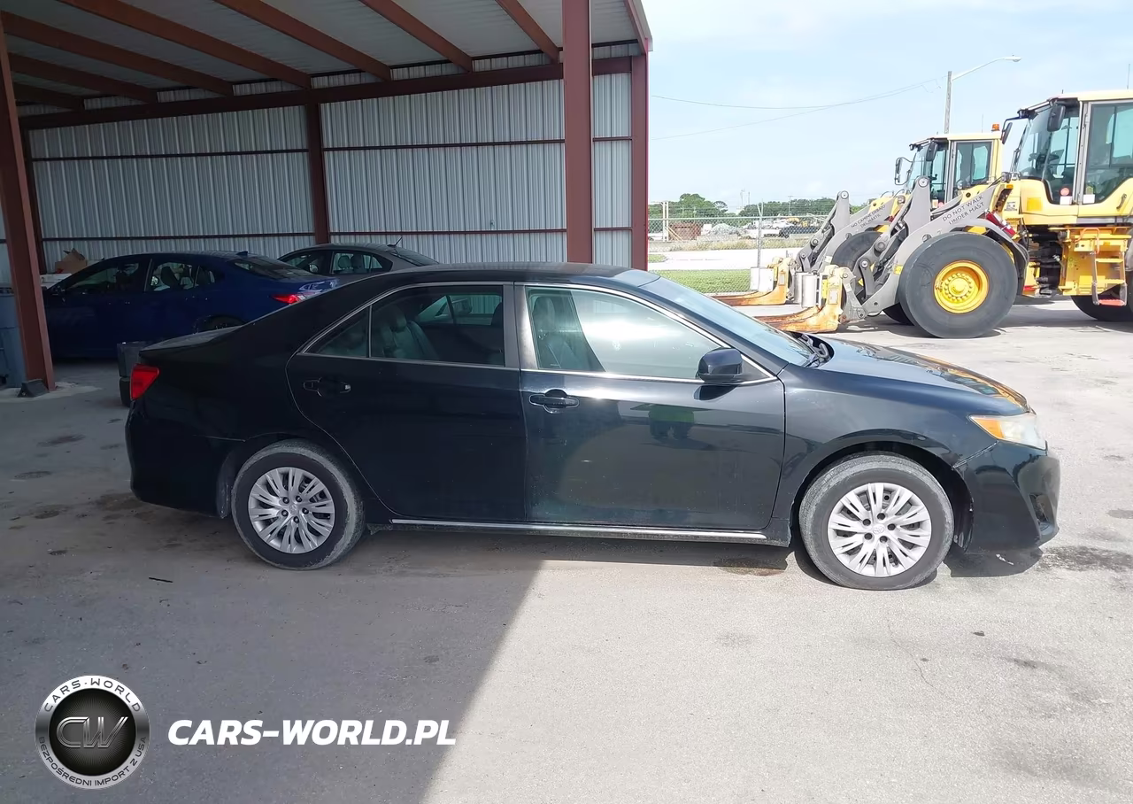 2014 Toyota Camry Hybrid Le VIN:4T1BD1FK4EU121718 - 13