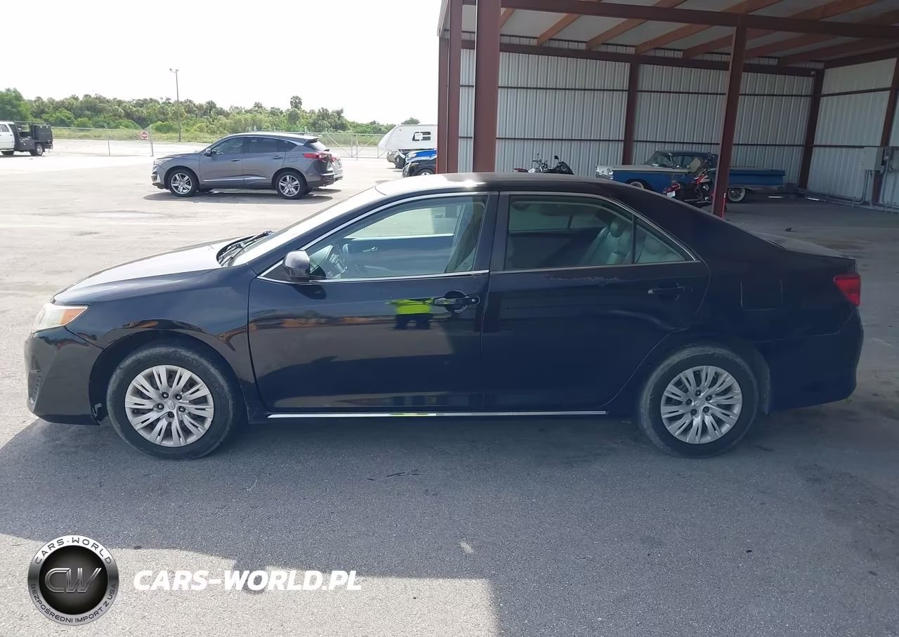 2014 Toyota Camry Hybrid Le VIN:4T1BD1FK4EU121718 - 14