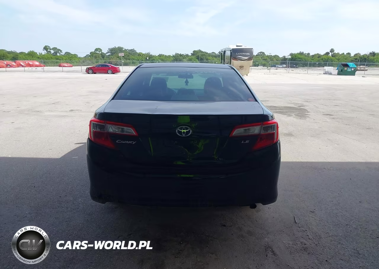 2014 Toyota Camry Hybrid Le VIN:4T1BD1FK4EU121718 - 16