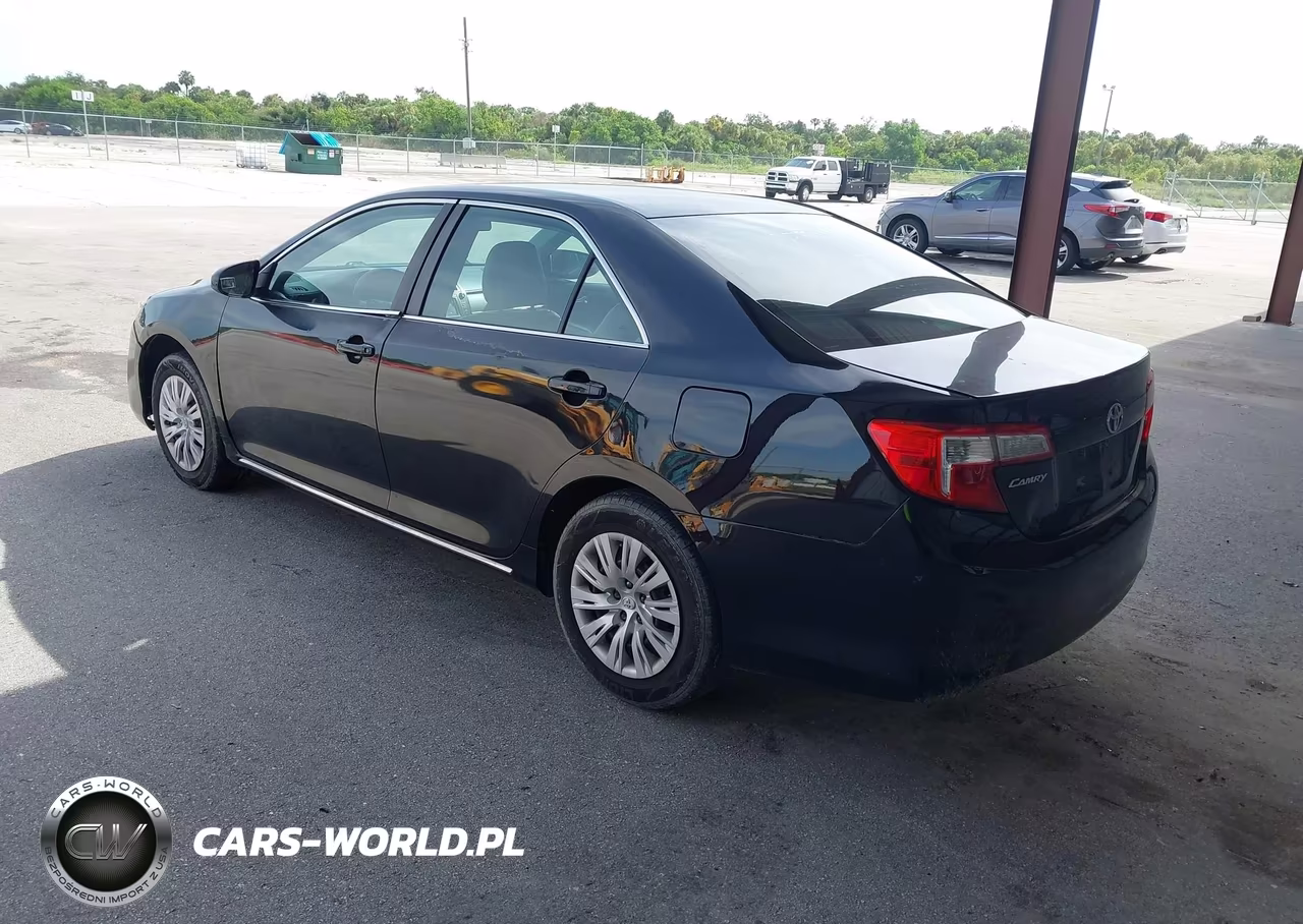 2014 Toyota Camry Hybrid Le VIN:4T1BD1FK4EU121718 - 3
