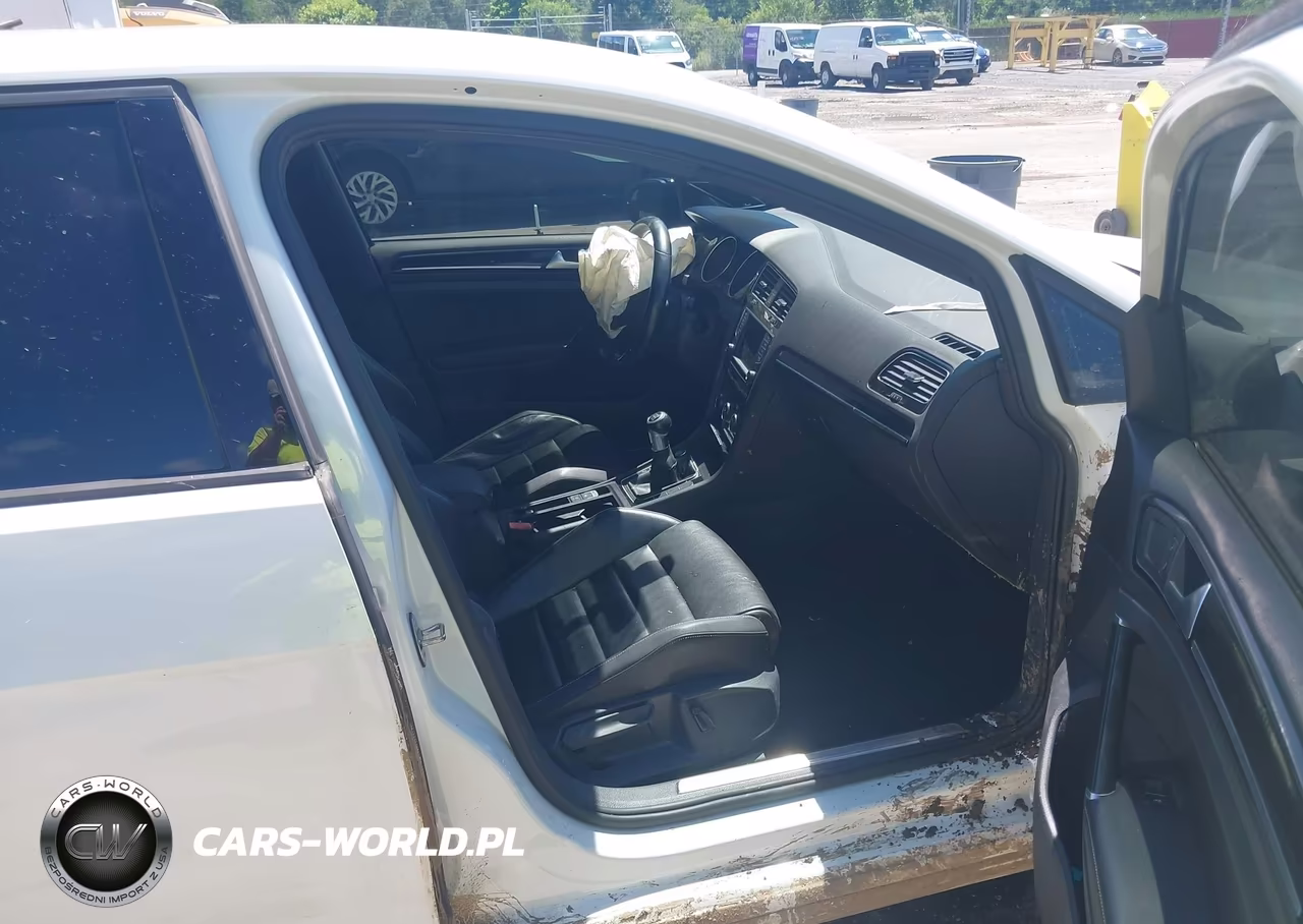 2016 Volkswagen Golf R 4-Door VIN:WVWUF7AU2GW113711 - 5