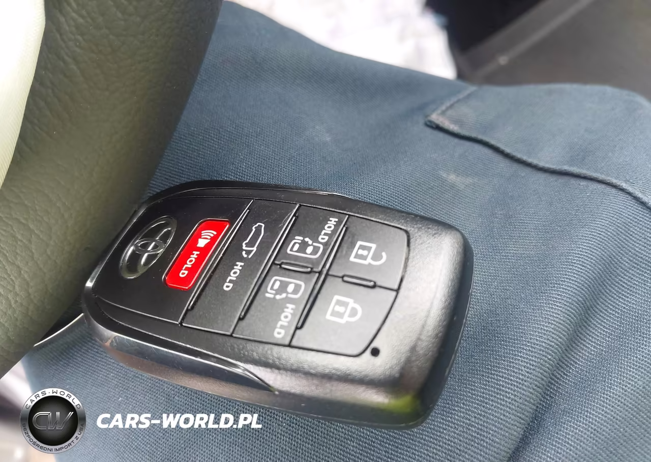 2026 Toyota Sienna Xle VIN:5TDYRKEC8TS326766 - 11