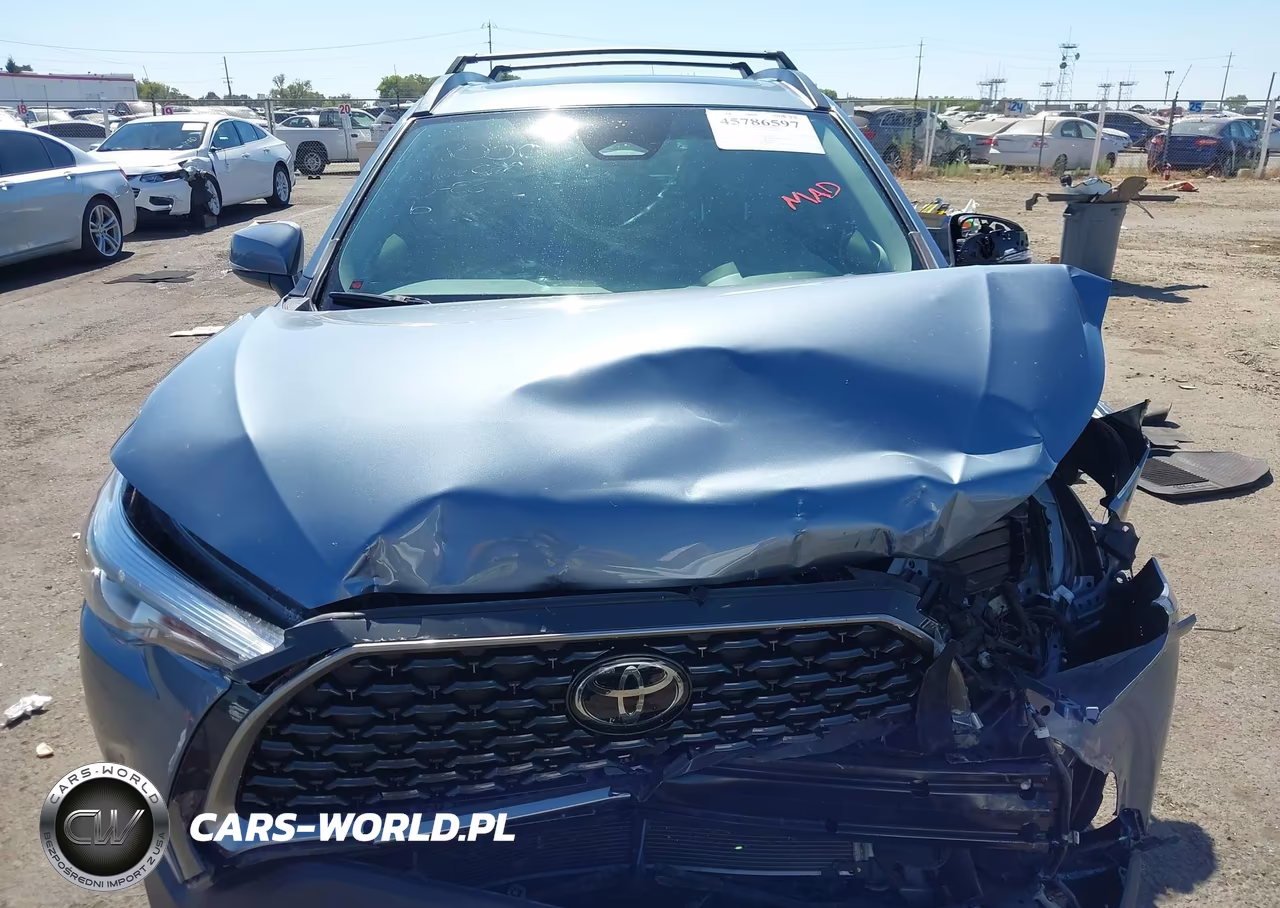 2023 Toyota Corolla Cross Xle VIN:7MUDAABG9PV072083 - 13