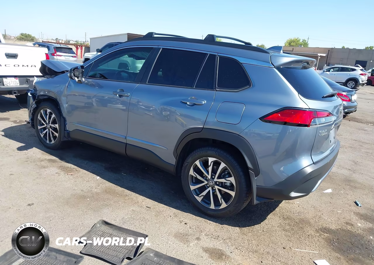 2023 Toyota Corolla Cross Xle VIN:7MUDAABG9PV072083 - 3
