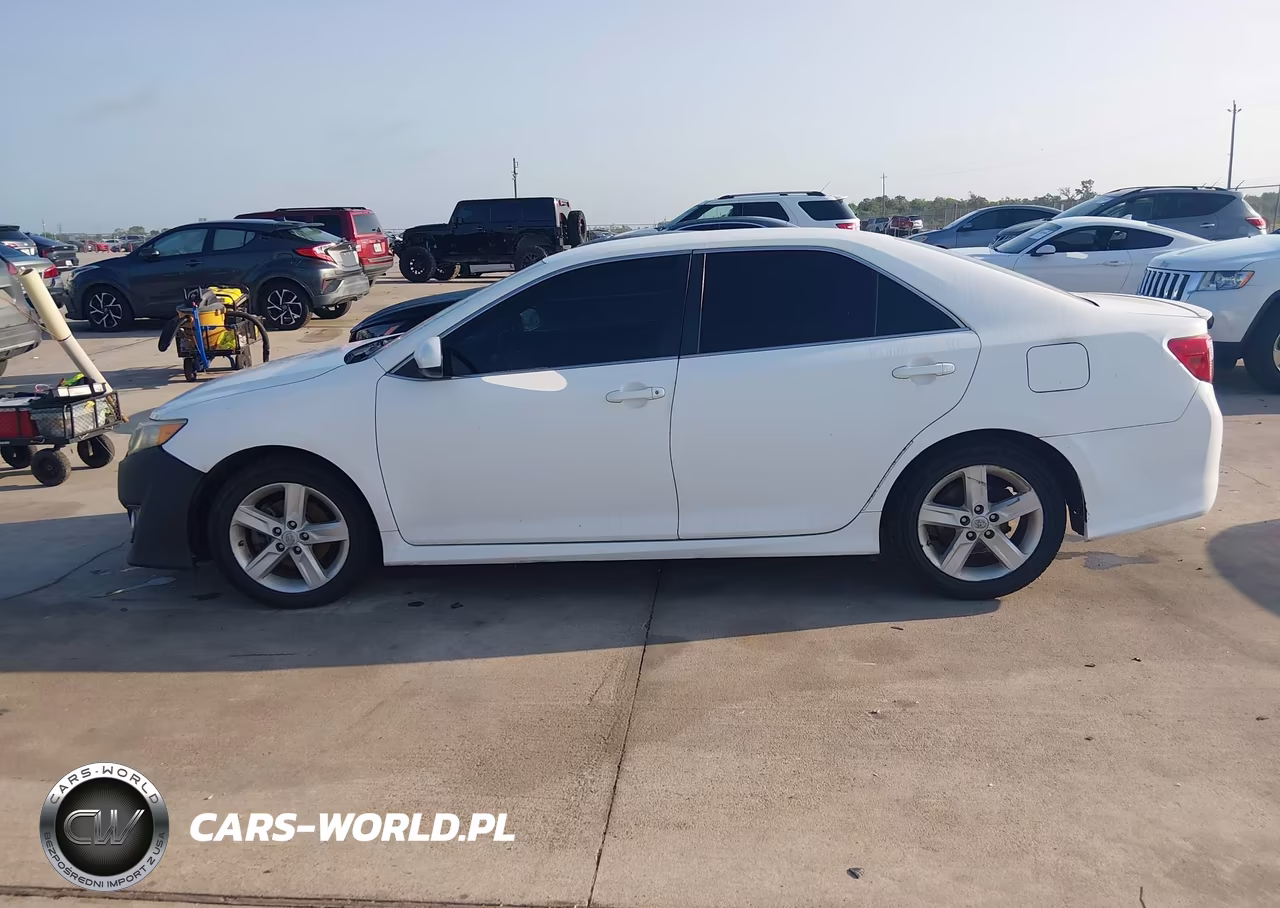 2014 Toyota Camry Se VIN:4T1BF1FK2EU738786 - 14