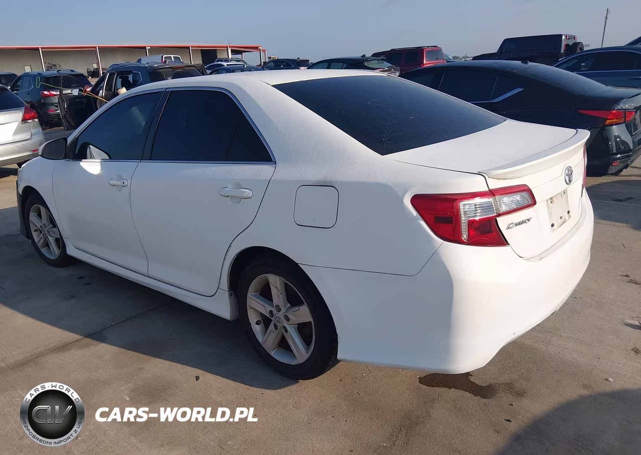 2014 Toyota Camry Se VIN:4T1BF1FK2EU738786 - 3