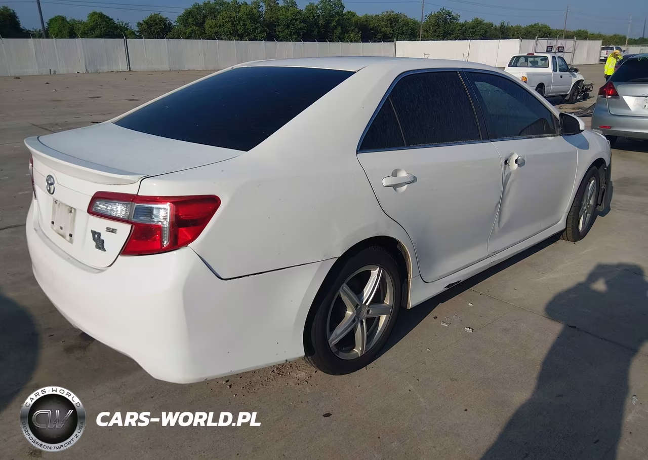 2014 Toyota Camry Se VIN:4T1BF1FK2EU738786 - 4