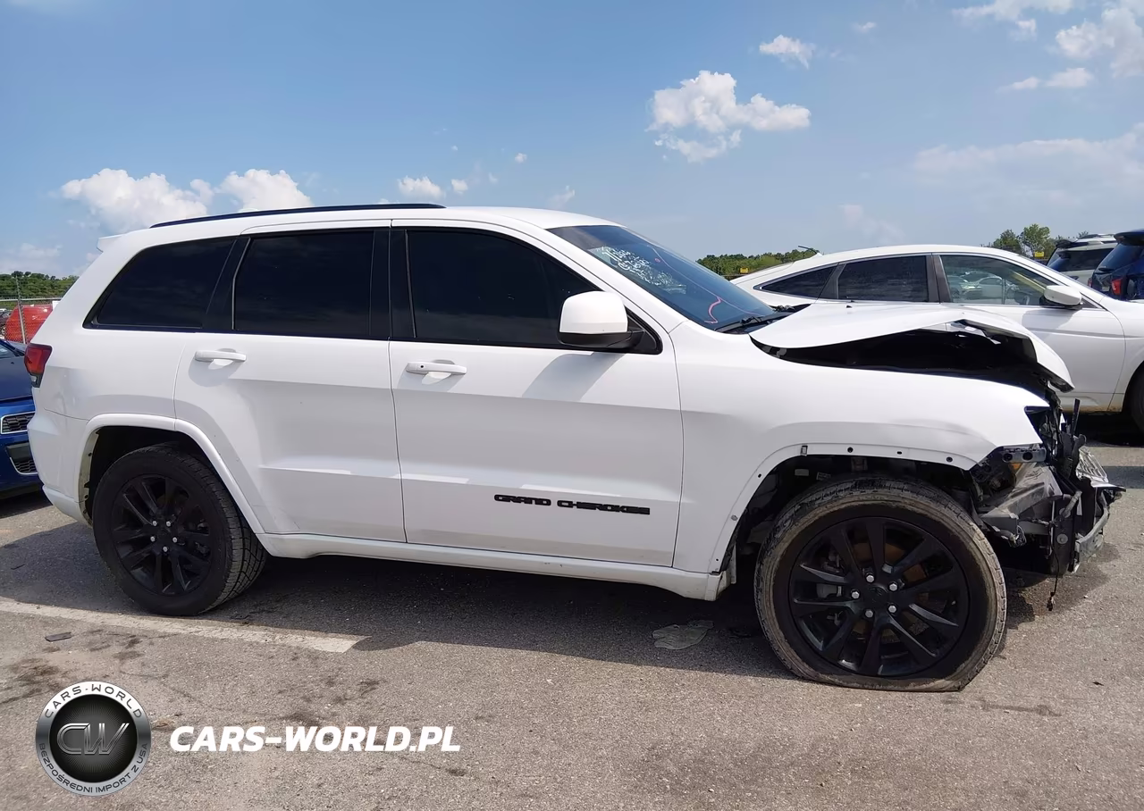 2018 Jeep Grand Cherokee Altitude 4X2 VIN:1C4RJEAG1JC430276 - 13