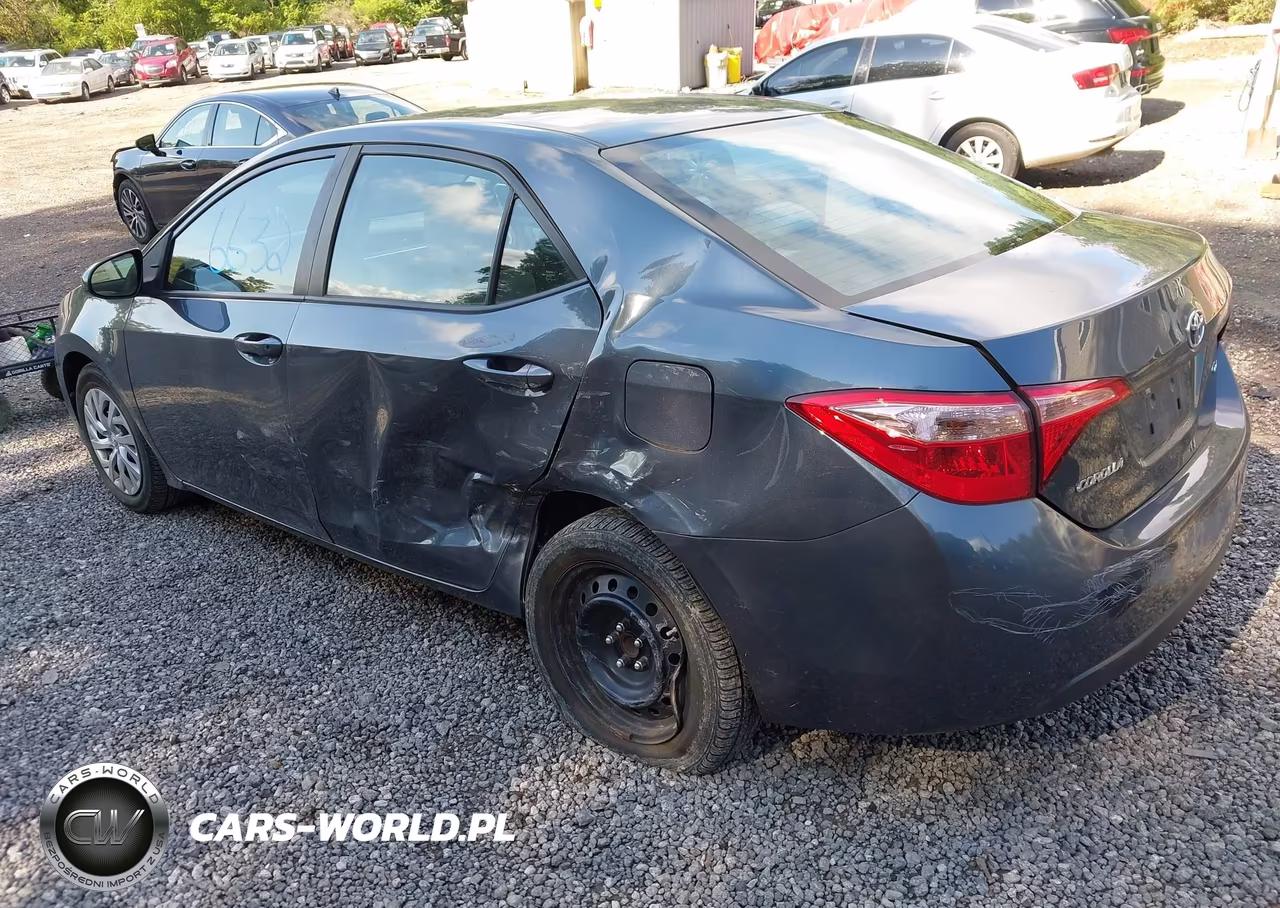 2017 Toyota Corolla Le VIN:2T1BURHE9HC820824 - 3