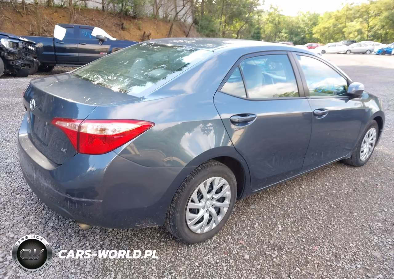 2017 Toyota Corolla Le VIN:2T1BURHE9HC820824 - 4
