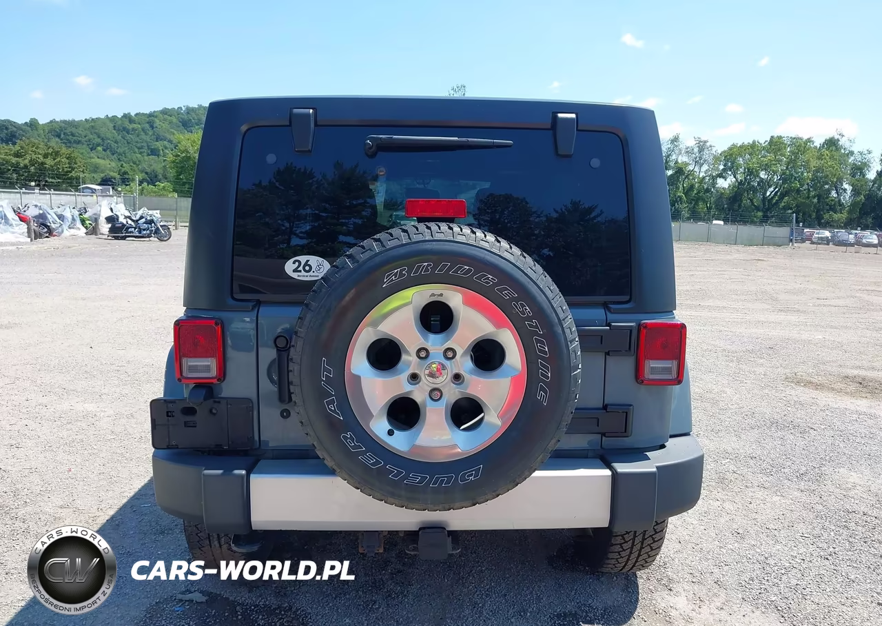 2015 Jeep Wrangler Unlimited Sahara VIN:1C4BJWEGXFL501371 - 17