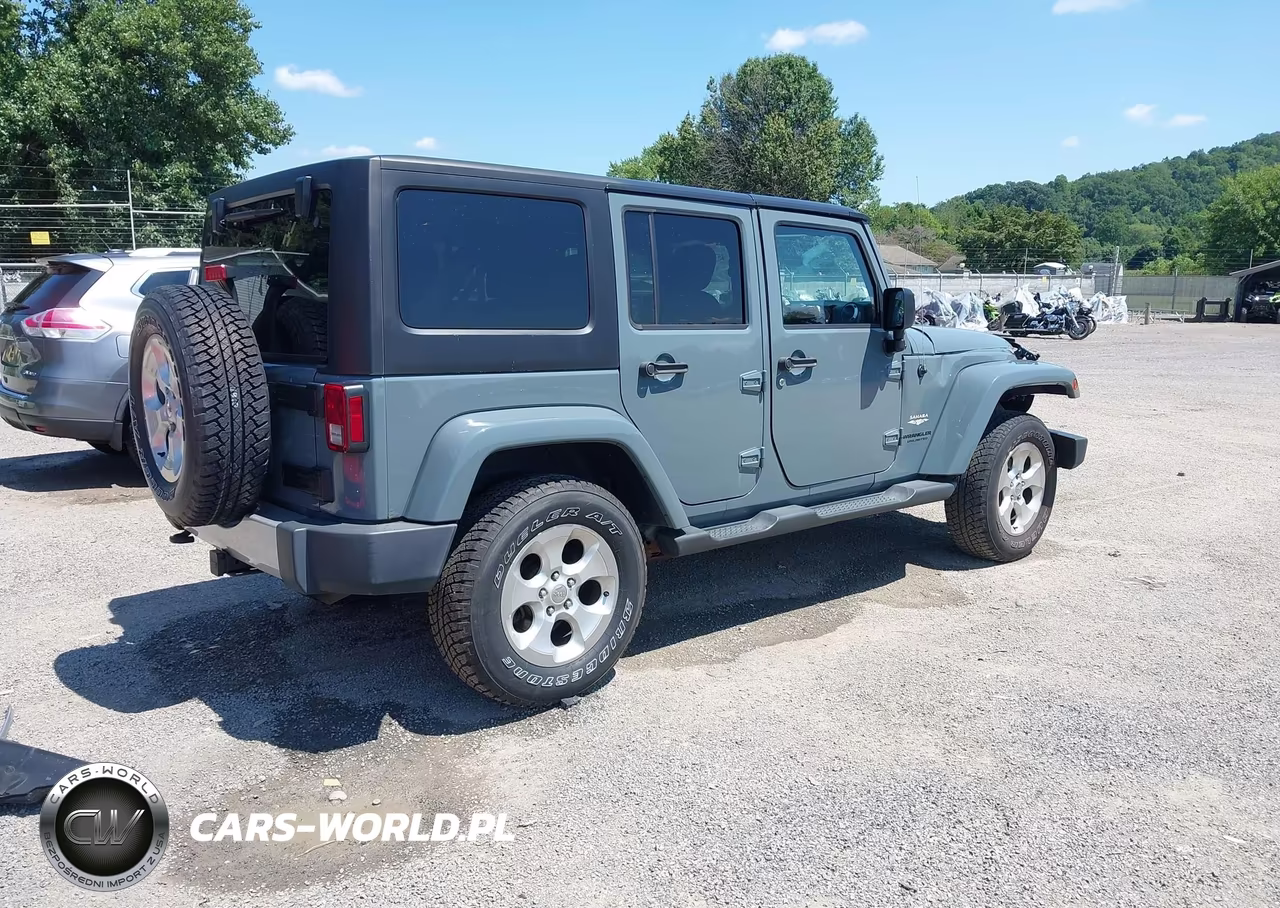2015 Jeep Wrangler Unlimited Sahara VIN:1C4BJWEGXFL501371 - 4