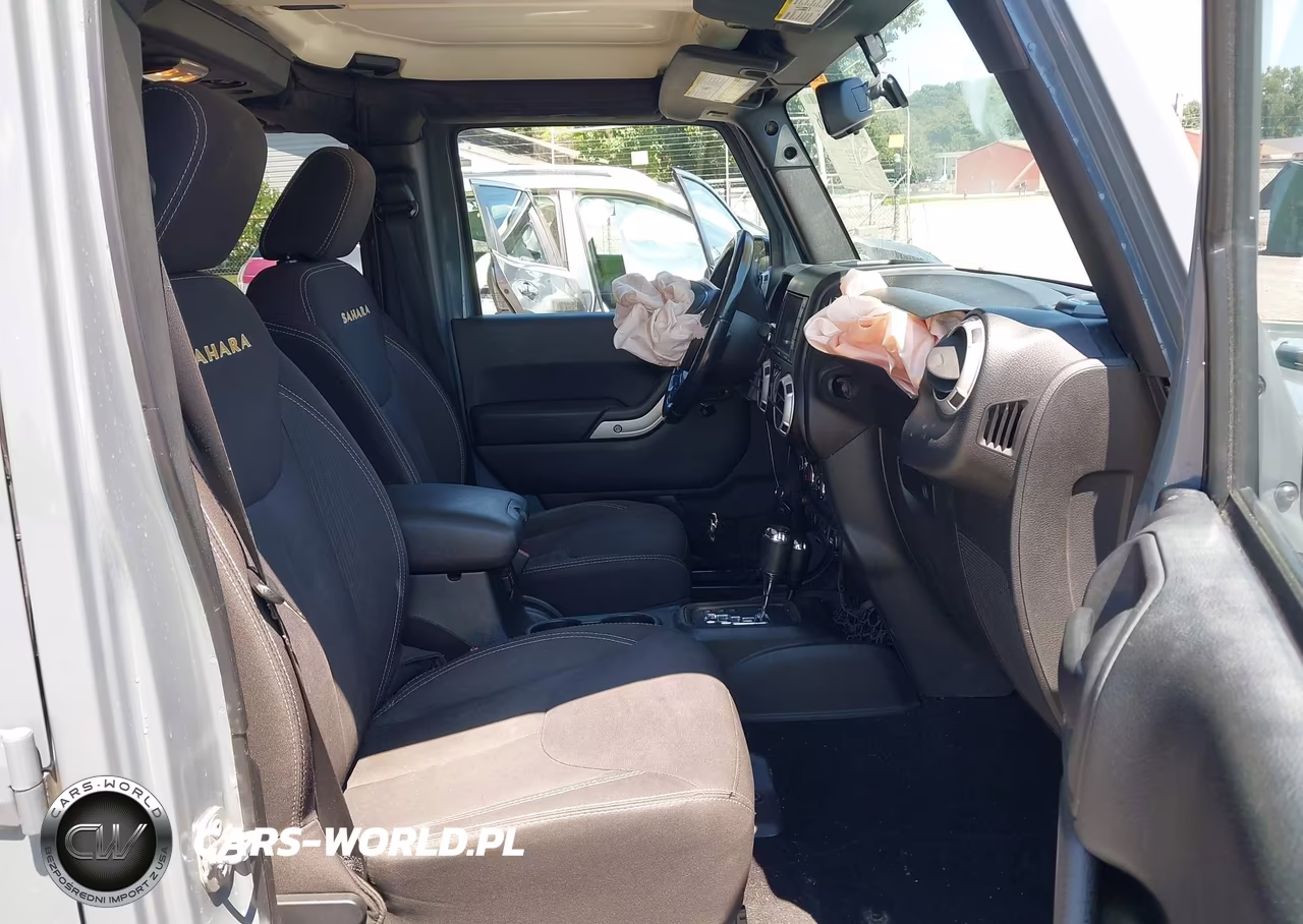2015 Jeep Wrangler Unlimited Sahara VIN:1C4BJWEGXFL501371 - 5
