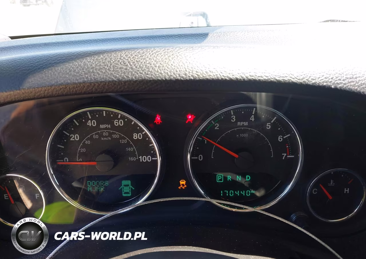 2015 Jeep Wrangler Unlimited Sahara VIN:1C4BJWEGXFL501371 - 7