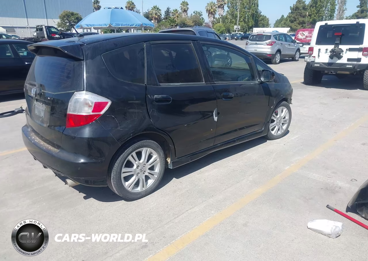 2011 Honda Fit Sport VIN:JHMGE8H58BC003534 - 4