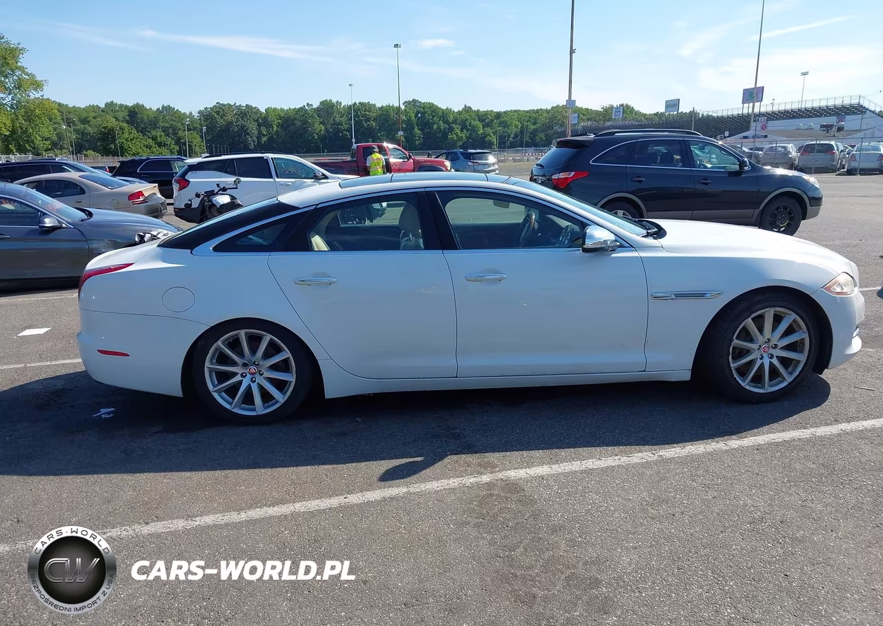 2015 Jaguar Xj VIN:SAJWJ1CD5F8V82071 - 12