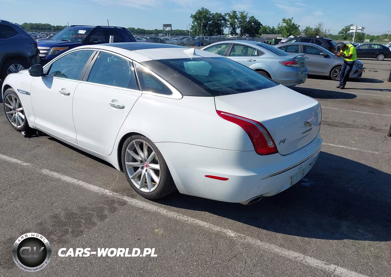 2015 Jaguar Xj VIN:SAJWJ1CD5F8V82071 - 3