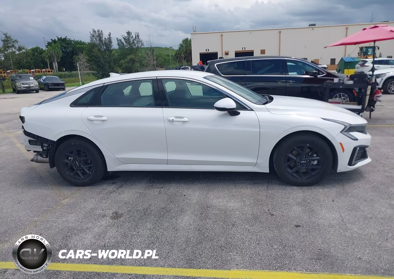 2026 Kia K5 Lxs VIN:KNAG24J79T5447992 - 14