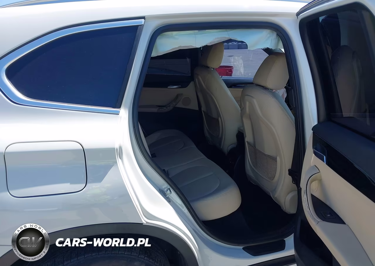 2018 BMW X1 Sdrive28I VIN:WBXHU7C3XJ5H42874 - 8