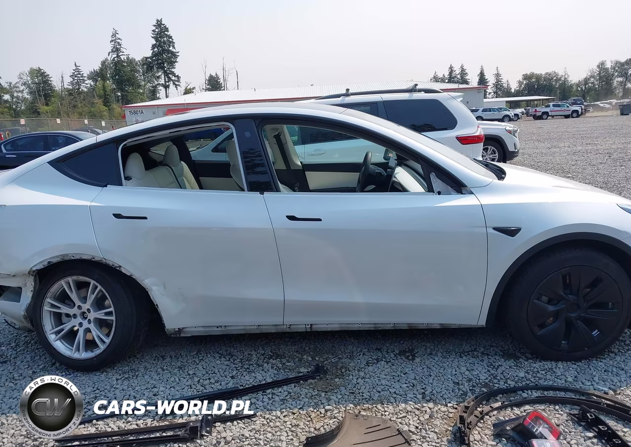 2022 Tesla Model Y Long Range Dual Motor All-Wheel Drive VIN:7SAYGDEE5NF411450 - 14