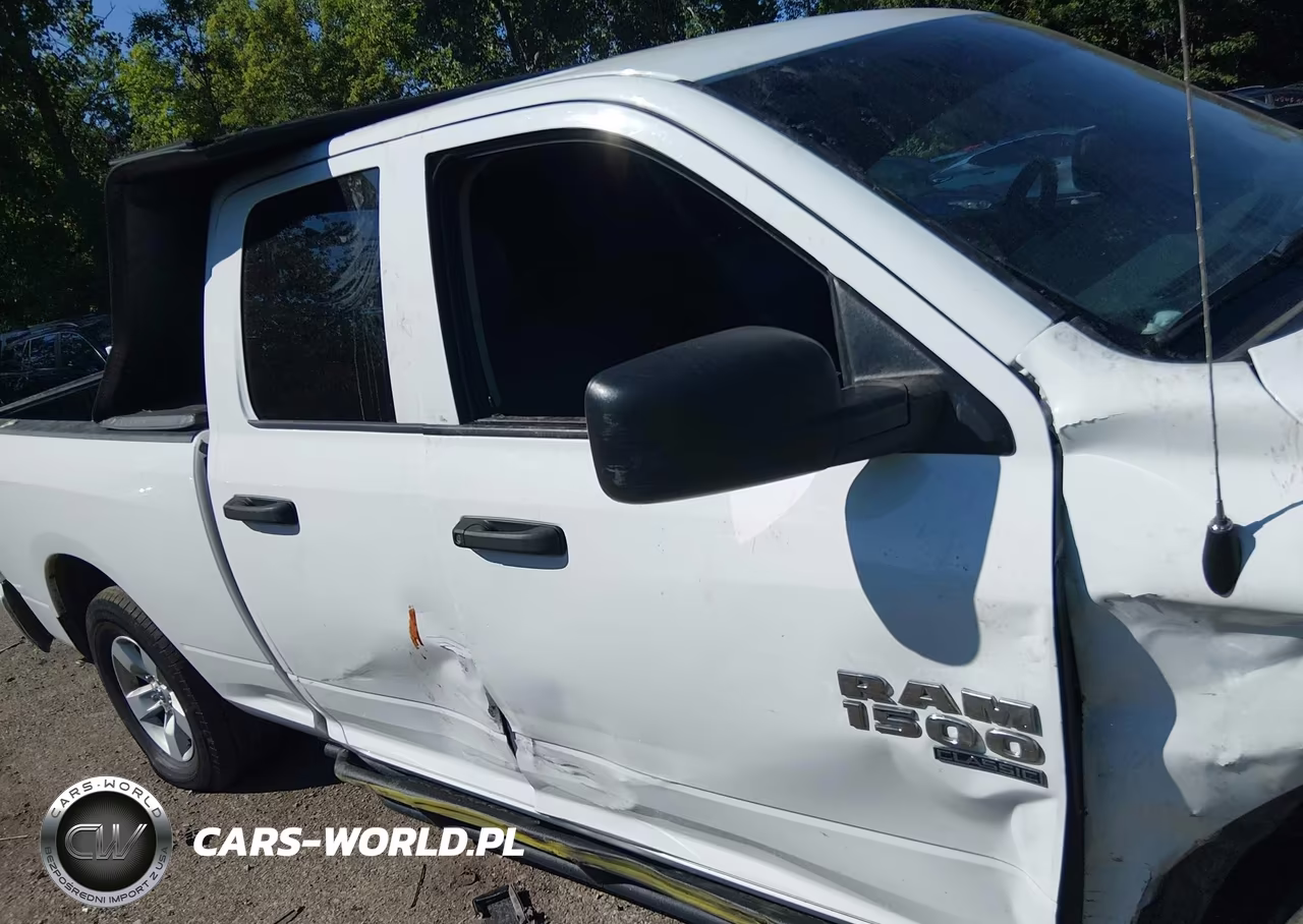 2019 Ram 1500 Classic VIN:1C6RR7FGXKS635588 - 13