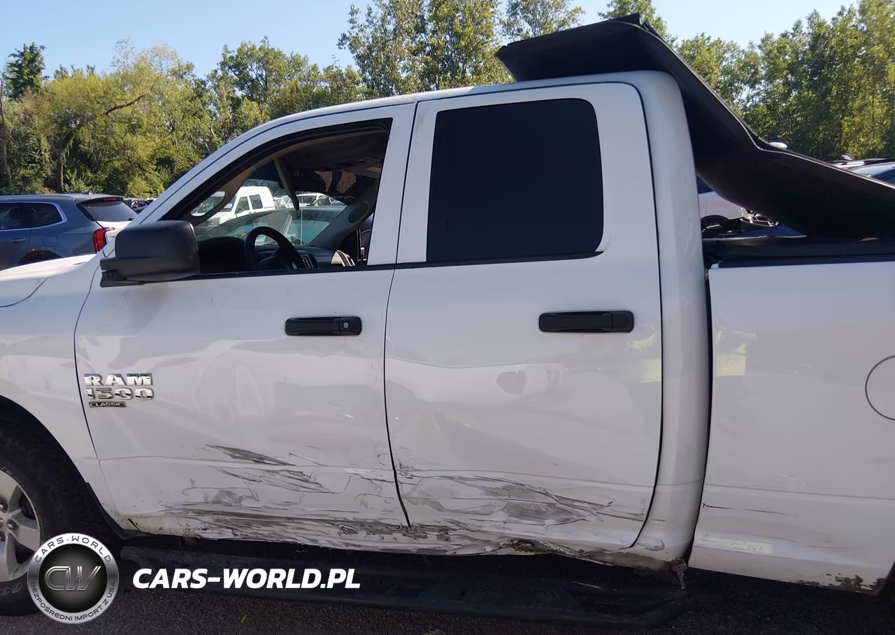 2019 Ram 1500 Classic VIN:1C6RR7FGXKS635588 - 14