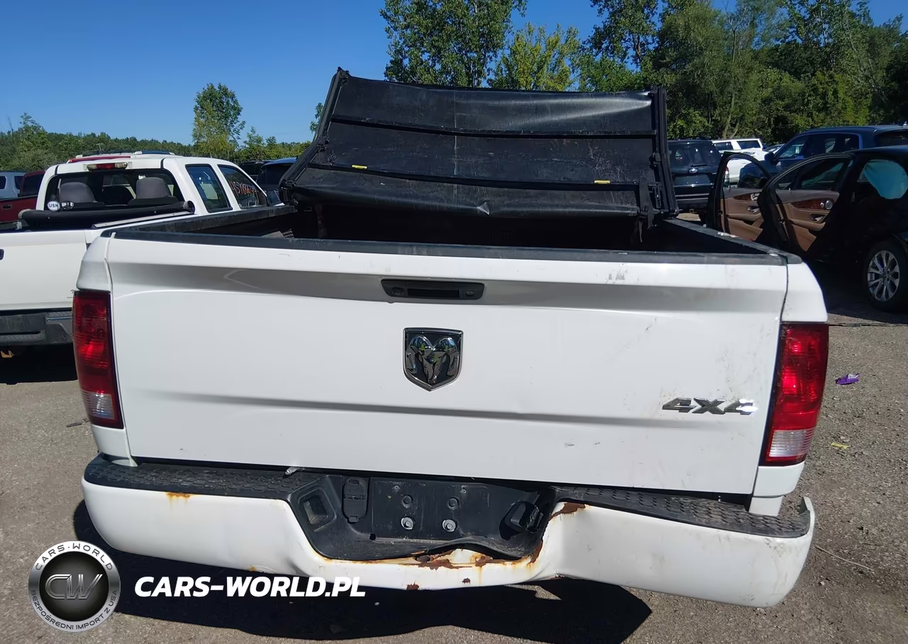 2019 Ram 1500 Classic VIN:1C6RR7FGXKS635588 - 16