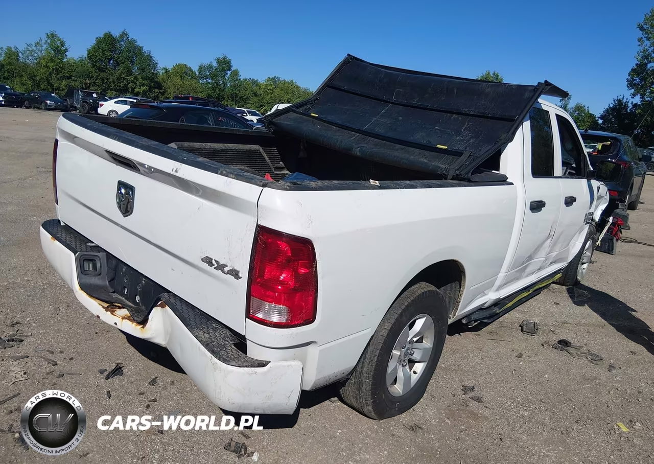 2019 Ram 1500 Classic VIN:1C6RR7FGXKS635588 - 4