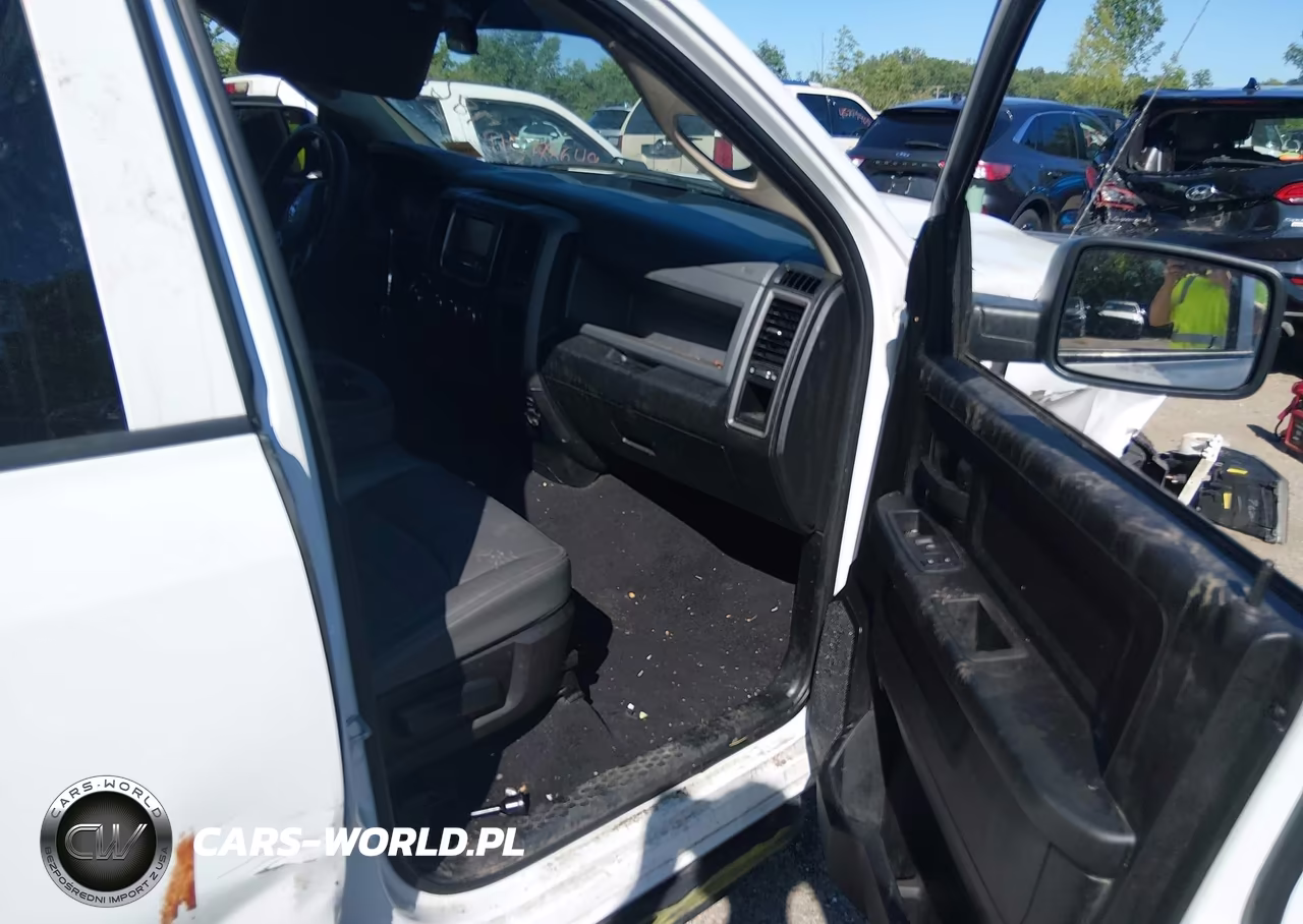 2019 Ram 1500 Classic VIN:1C6RR7FGXKS635588 - 5