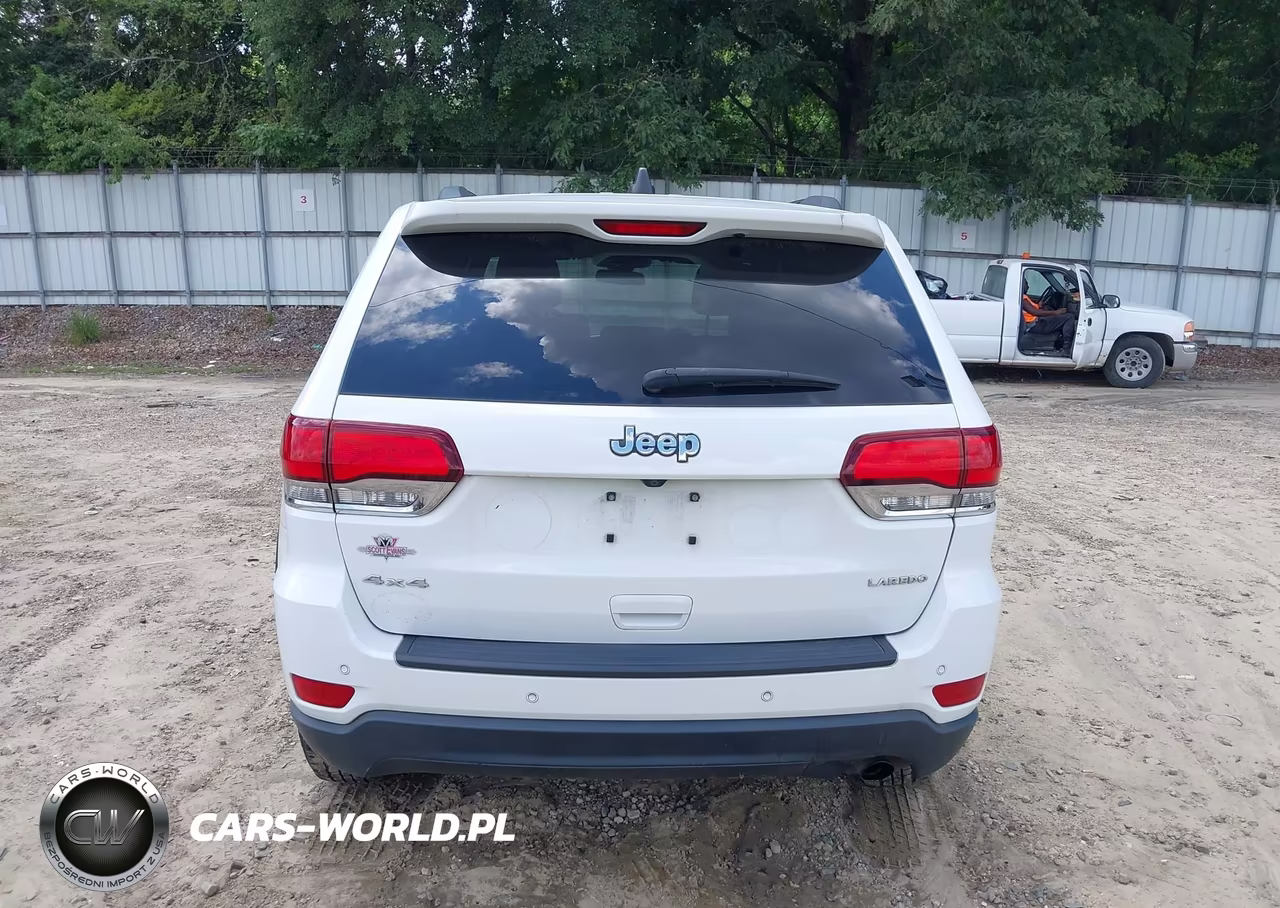 2020 Jeep Grand Cherokee Laredo E 4X4 VIN:1C4RJFAG3LC294113 - 17