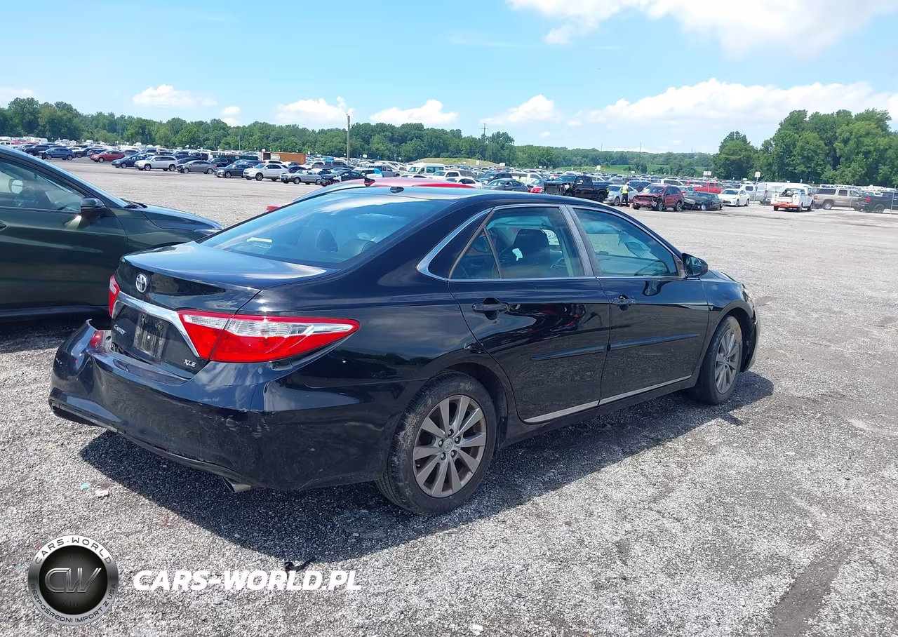 2016 Toyota Camry Xle VIN:4T1BF1FK0GU586025 - 4