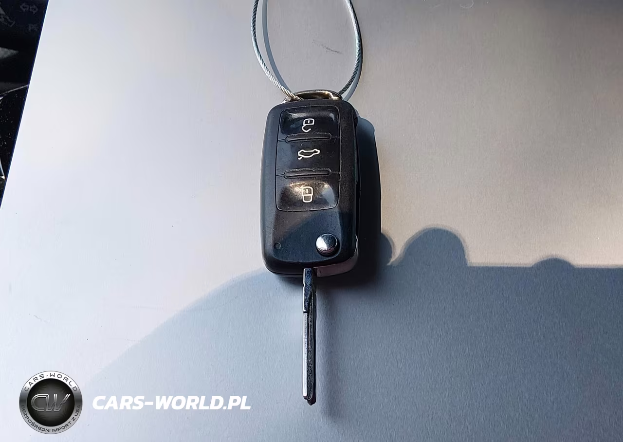 2013 Volkswagen Beetle 2.0T Turbo VIN:3VW467AT1DM602312 - 11
