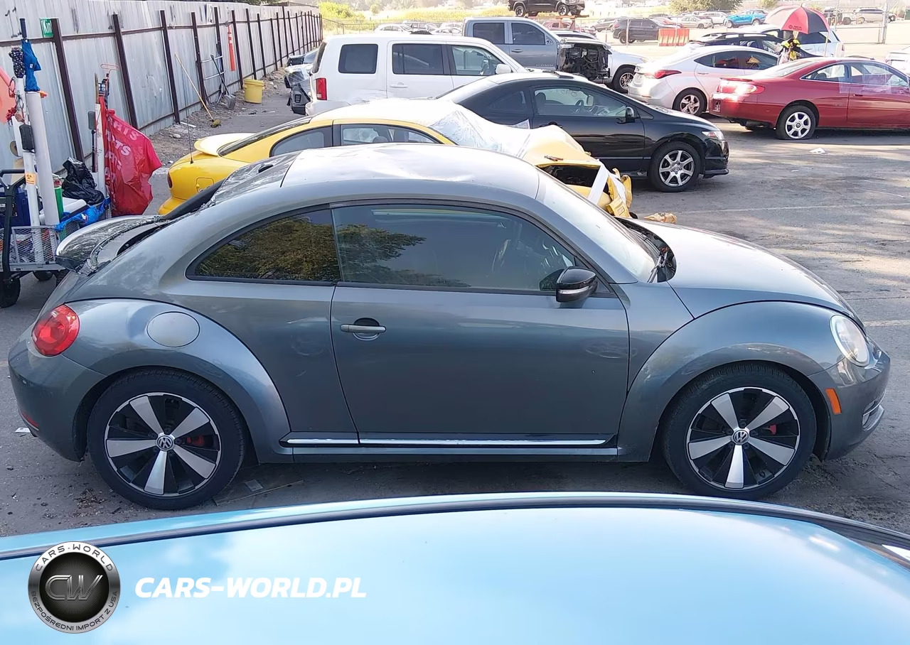 2013 Volkswagen Beetle 2.0T Turbo VIN:3VW467AT1DM602312 - 13