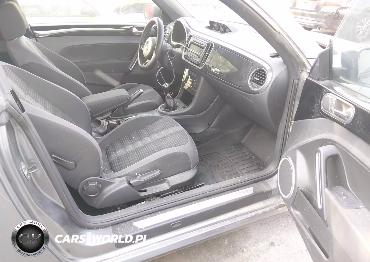2013 Volkswagen Beetle 2.0T Turbo VIN:3VW467AT1DM602312 - 5