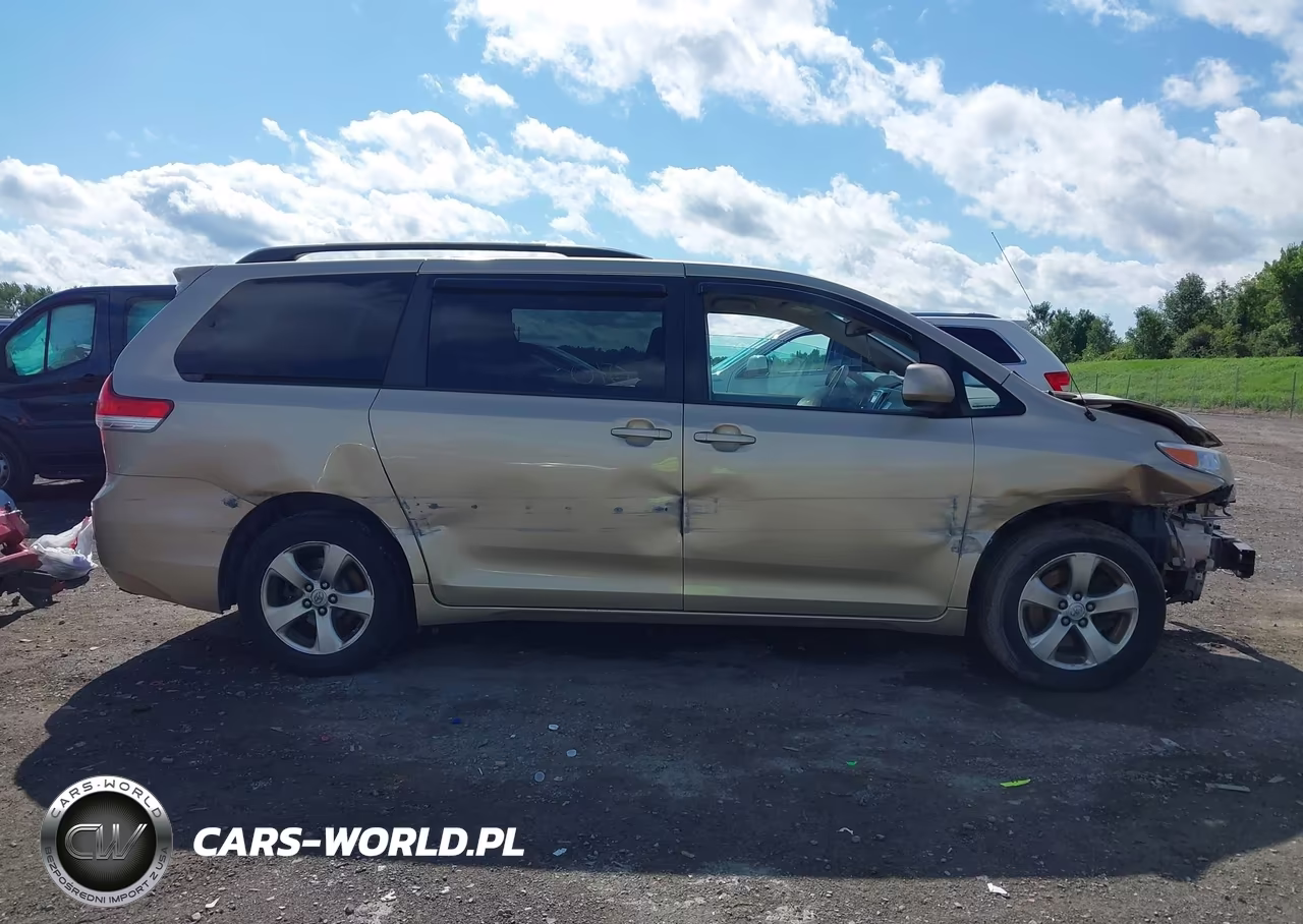 2013 Toyota Sienna Le V6 8 Passenger VIN:5TDKK3DC0DS334010 - 13