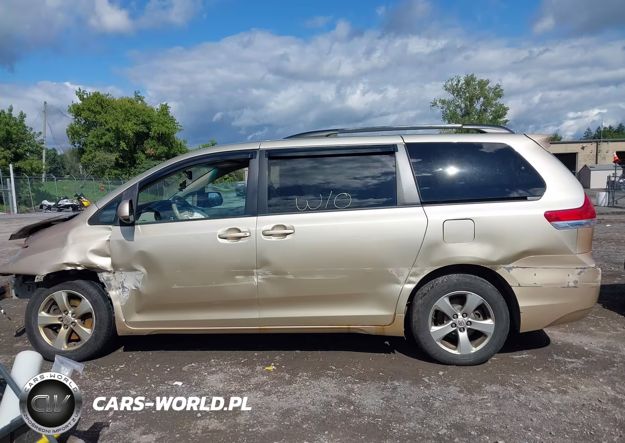 2013 Toyota Sienna Le V6 8 Passenger VIN:5TDKK3DC0DS334010 - 14