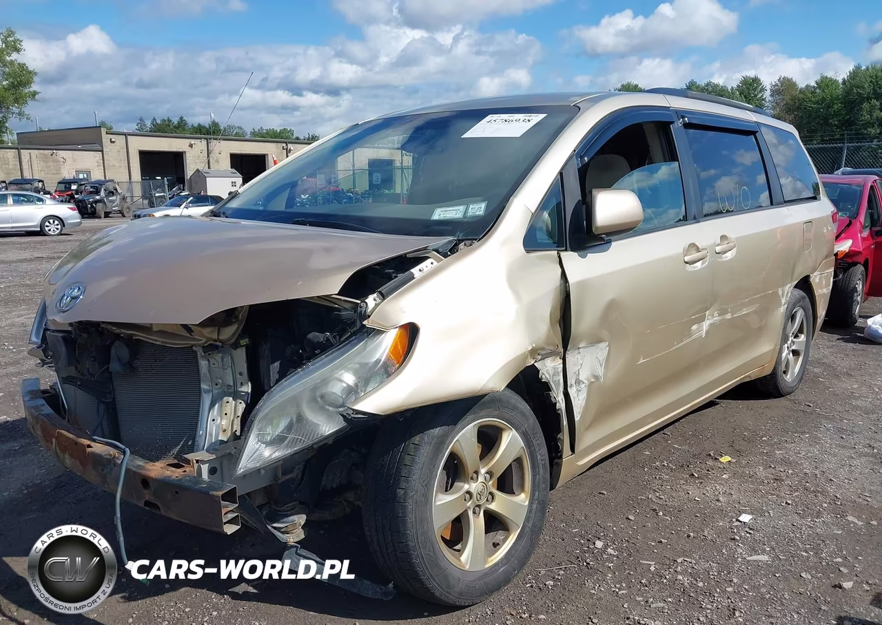 2013 Toyota Sienna Le V6 8 Passenger VIN:5TDKK3DC0DS334010 - 2