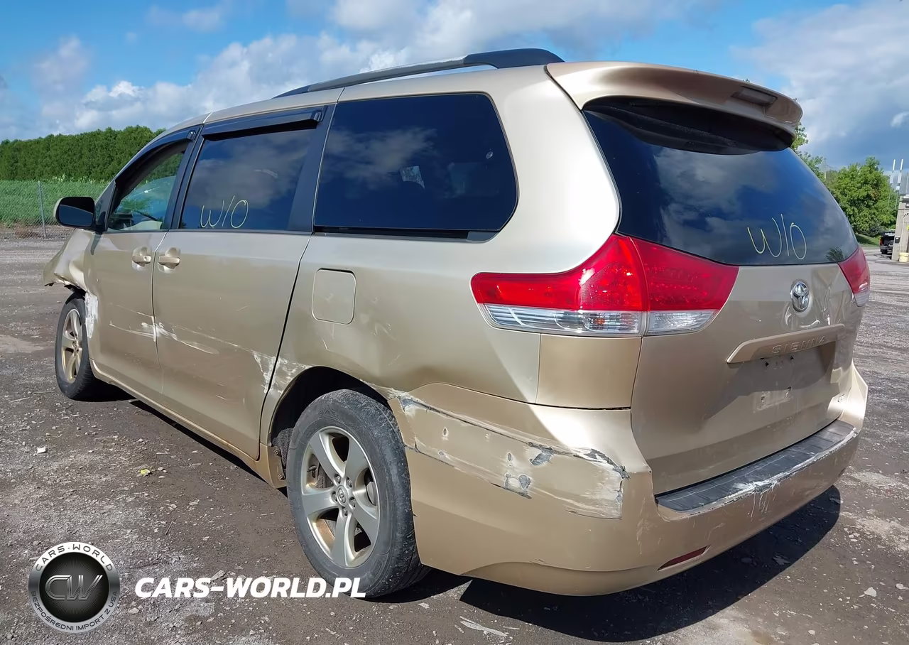 2013 Toyota Sienna Le V6 8 Passenger VIN:5TDKK3DC0DS334010 - 3
