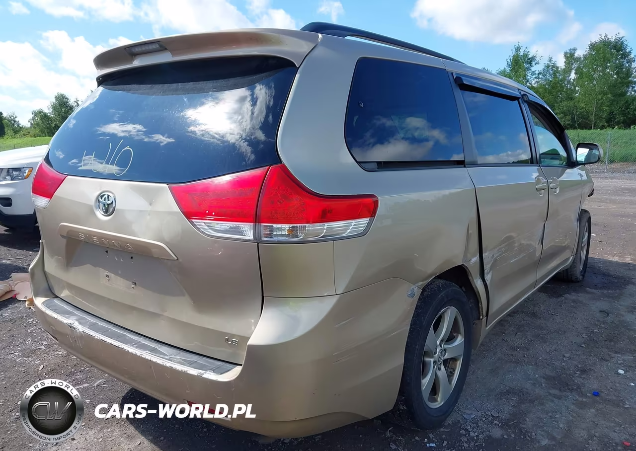 2013 Toyota Sienna Le V6 8 Passenger VIN:5TDKK3DC0DS334010 - 4