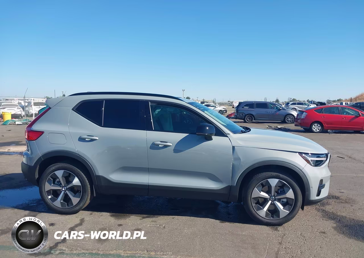 2026 Volvo Xc40 Plus, B5 Awd Gas (Mild Hybrid), Dark VIN:YV4L12UC7T2776643 - 13