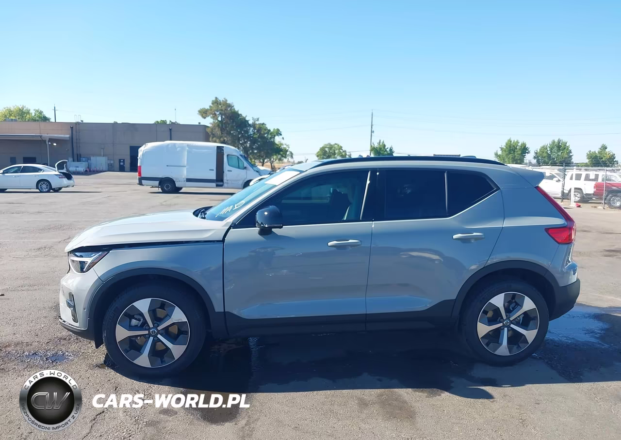 2026 Volvo Xc40 Plus, B5 Awd Gas (Mild Hybrid), Dark VIN:YV4L12UC7T2776643 - 14