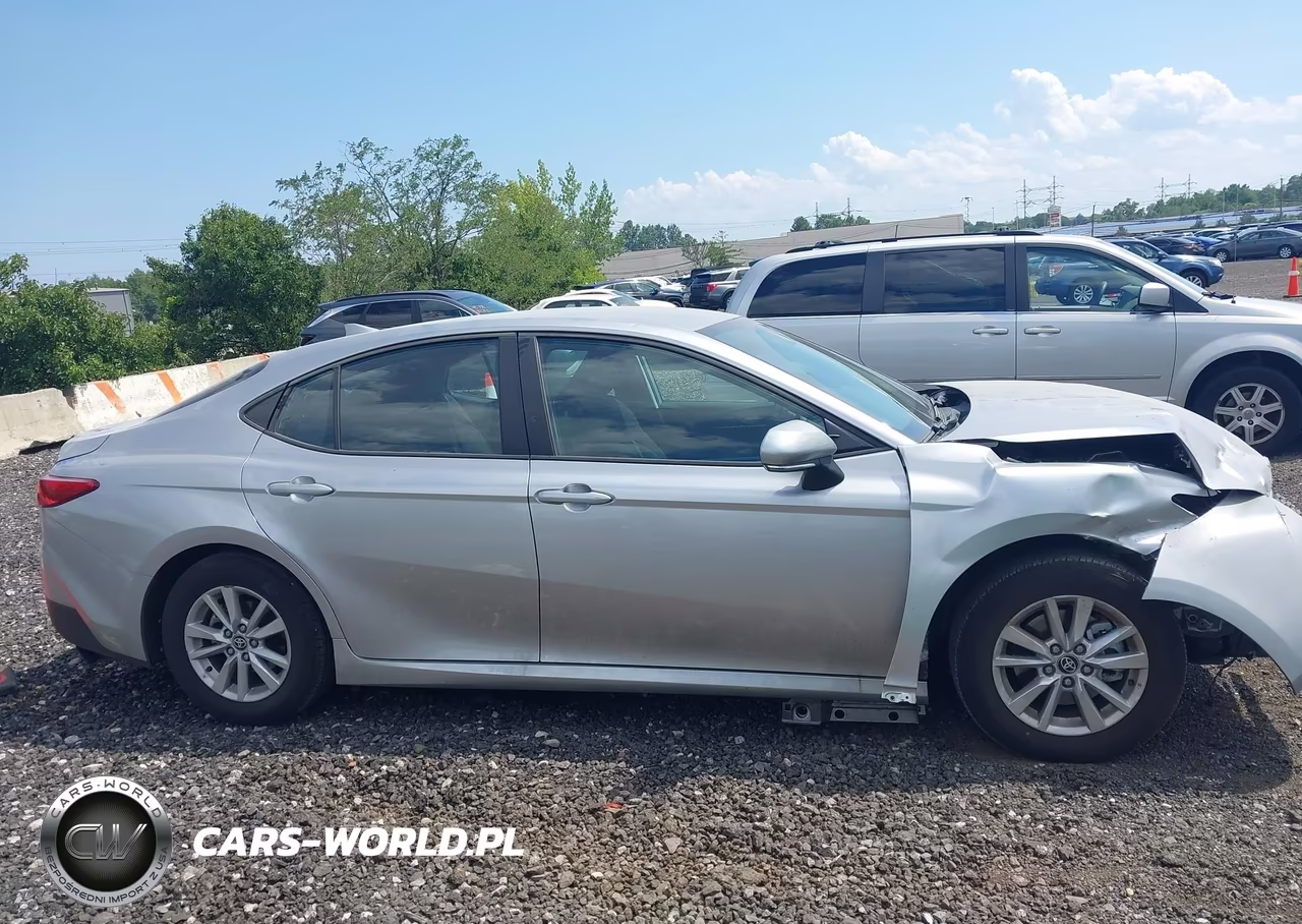 2026 Toyota Camry Le VIN:4T1DAACK7TU700009 - 13