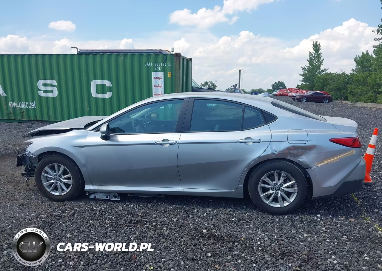 2026 Toyota Camry Le VIN:4T1DAACK7TU700009 - 14
