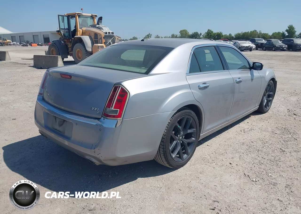 2013 Chrysler 300C VIN:2C3CCAET7DH632559 - 4